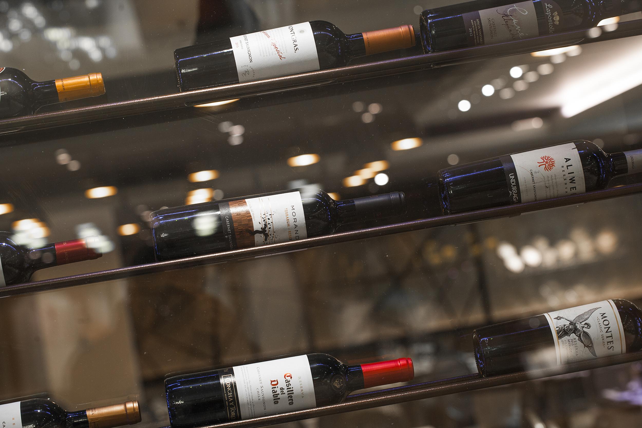 ホテル リーガル パシフィック サンティアゴ エクステリア 写真 Wine bottles