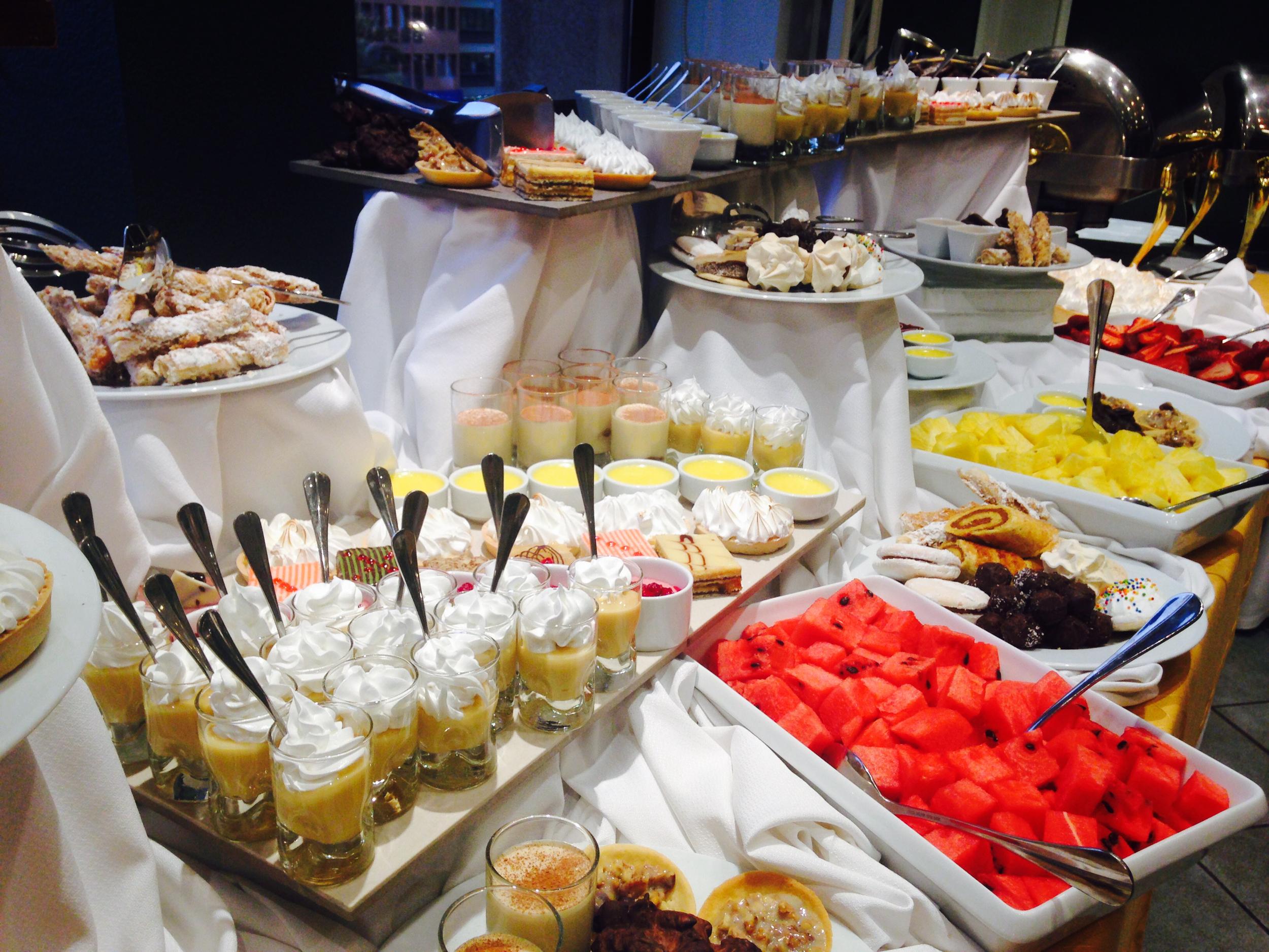 ホテル リーガル パシフィック サンティアゴ エクステリア 写真 A dessert buffet