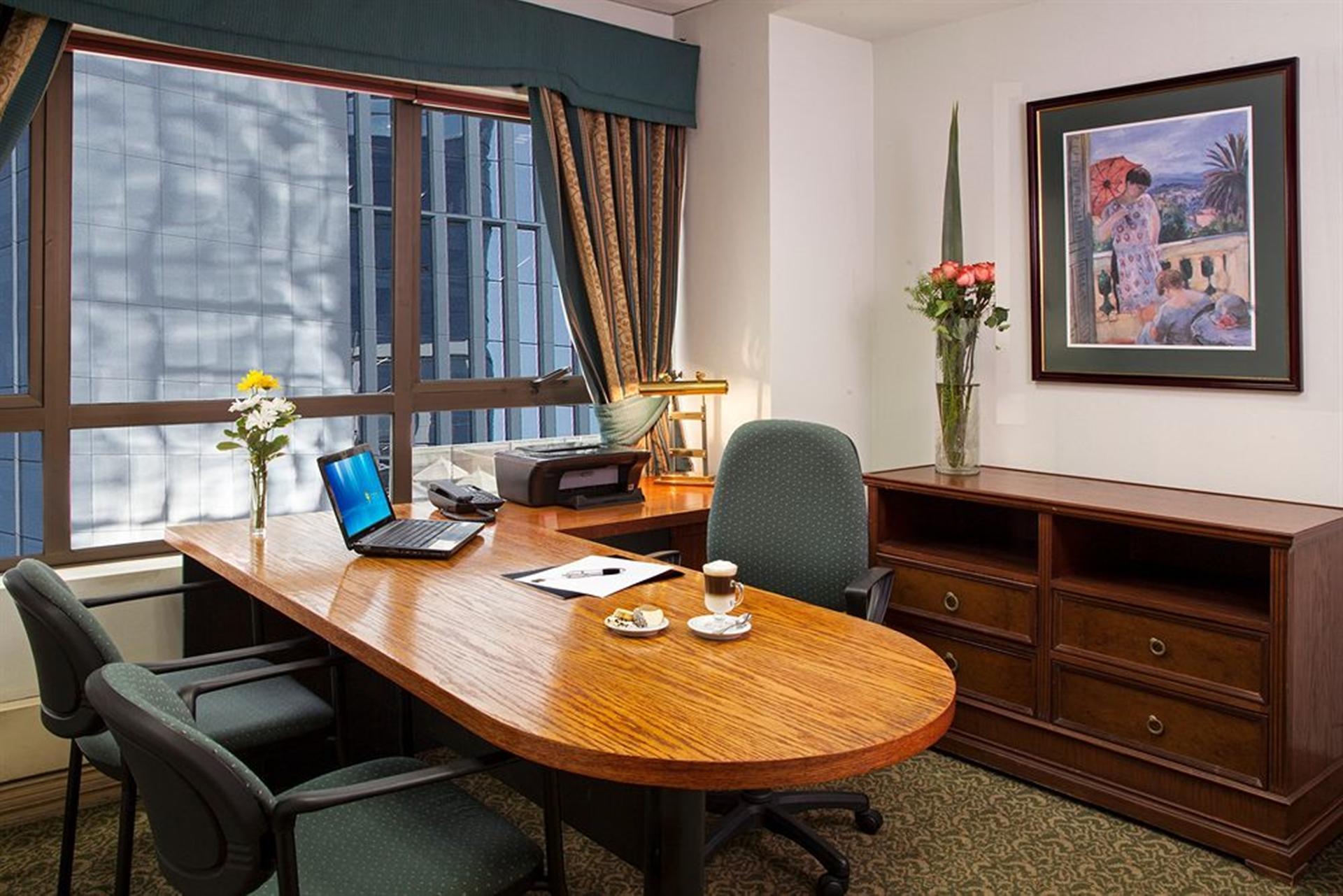 ホテル リーガル パシフィック サンティアゴ エクステリア 写真 A typical office at the University of Arizona