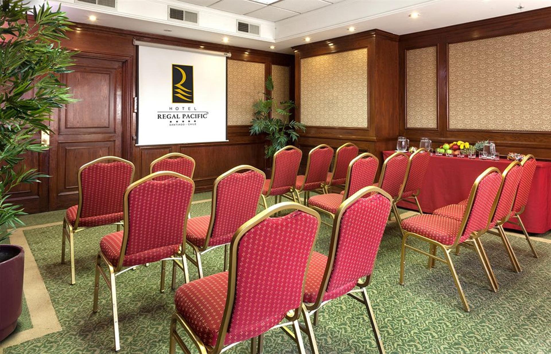 ホテル リーガル パシフィック サンティアゴ エクステリア 写真 A meeting room at the Royal Regency Hotel