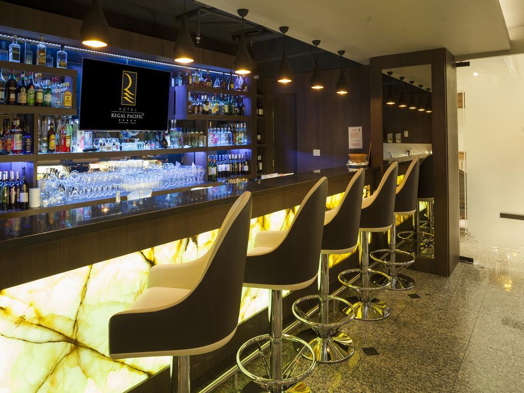 ホテル リーガル パシフィック サンティアゴ エクステリア 写真 The bar at the Royal Palace Hotel