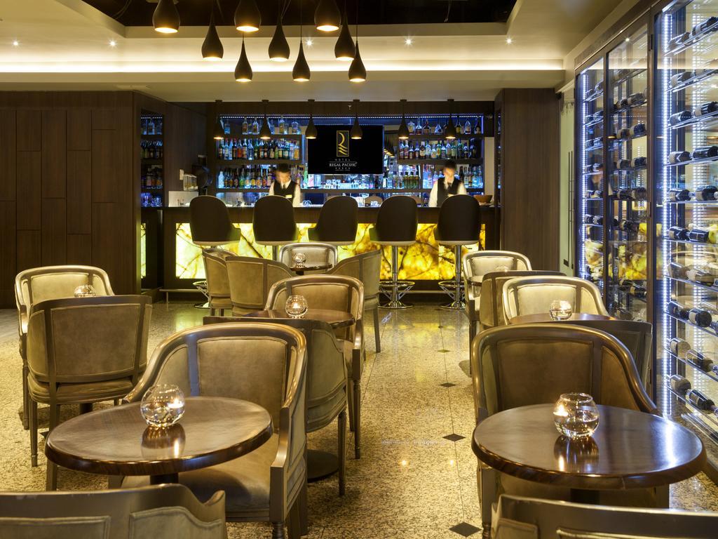 ホテル リーガル パシフィック サンティアゴ エクステリア 写真 The bar at the hotel