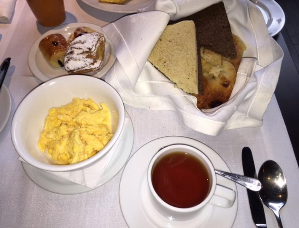 ホテル リーガル パシフィック サンティアゴ エクステリア 写真 A typical breakfast at the restaurant