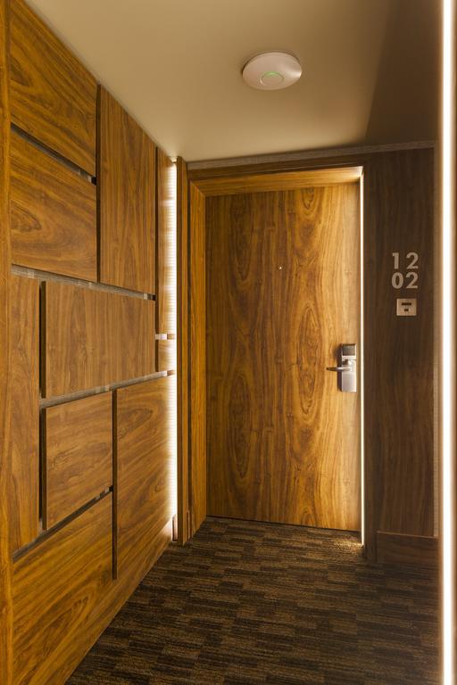 ホテル リーガル パシフィック サンティアゴ エクステリア 写真 A door with a room number